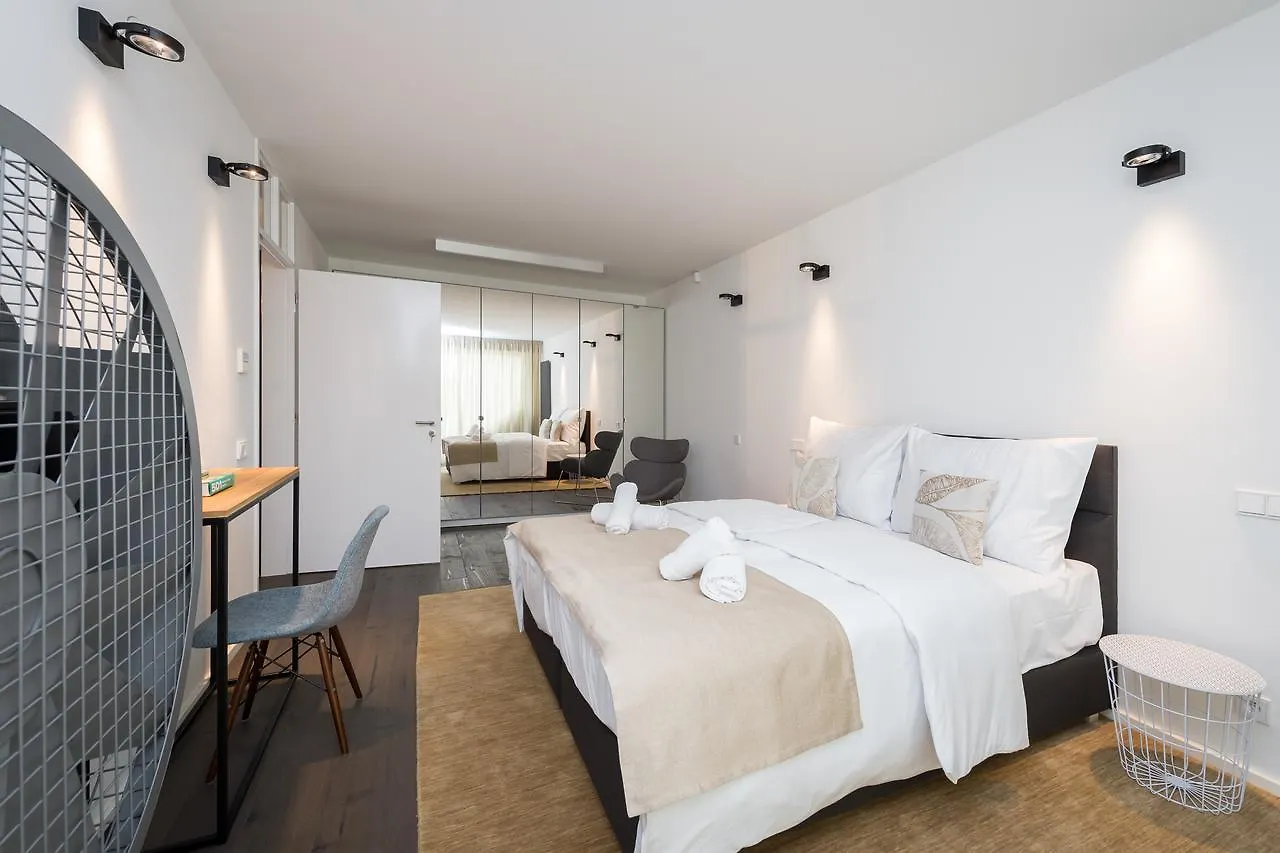 Empirent Beautiful Duplex Apartments Прага Чехия