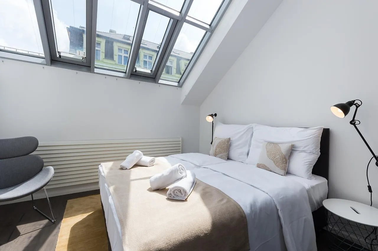 Empirent Beautiful Duplex Apartments Прага Чехия