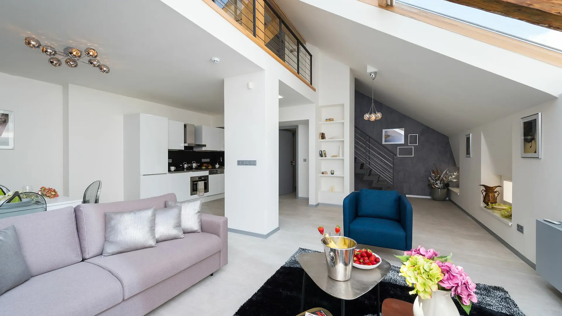 Empirent Beautiful Duplex Apartments Прага