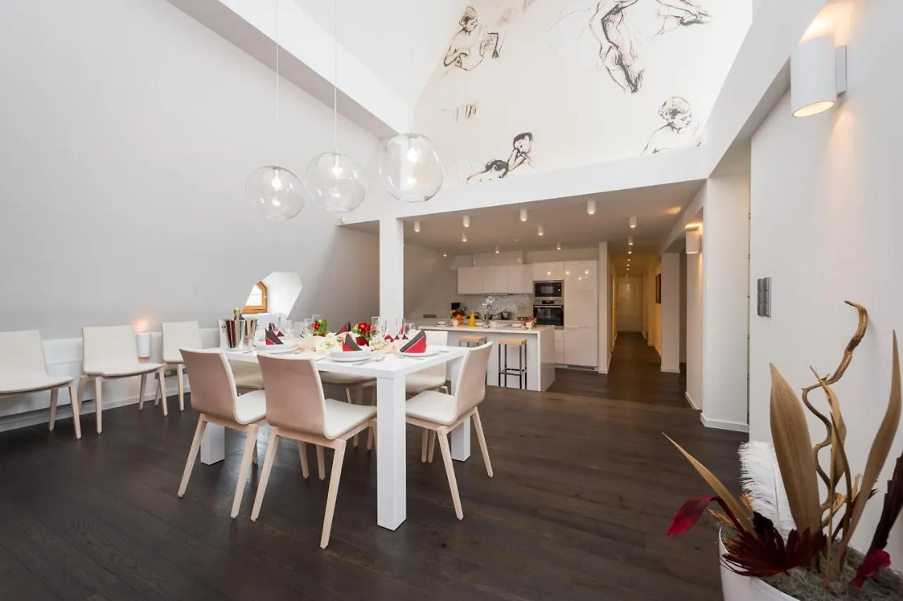 Empirent Beautiful Duplex Apartments Прага