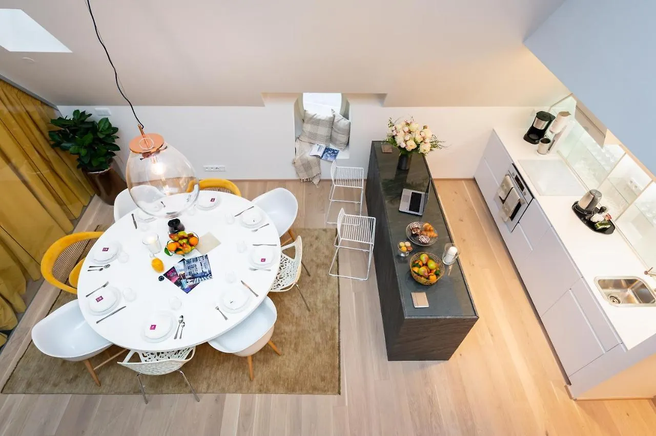 Empirent Beautiful Duplex Apartments Прага