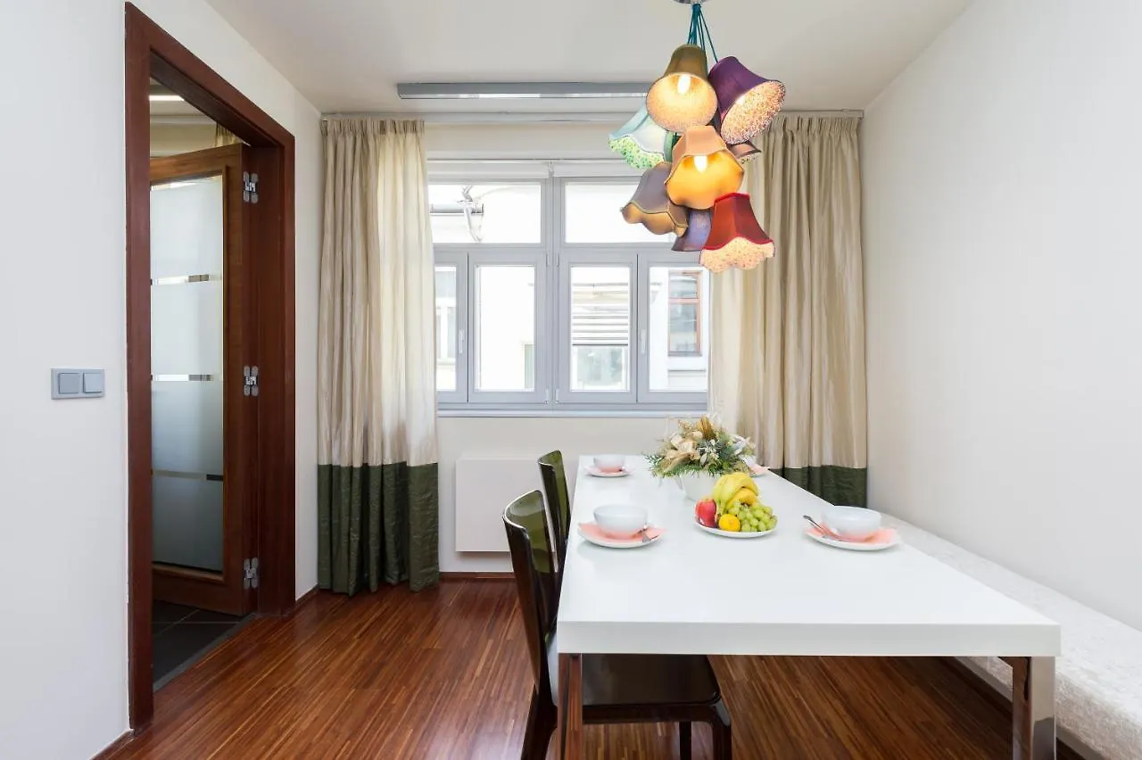 Empirent Beautiful Duplex Apartments Прага